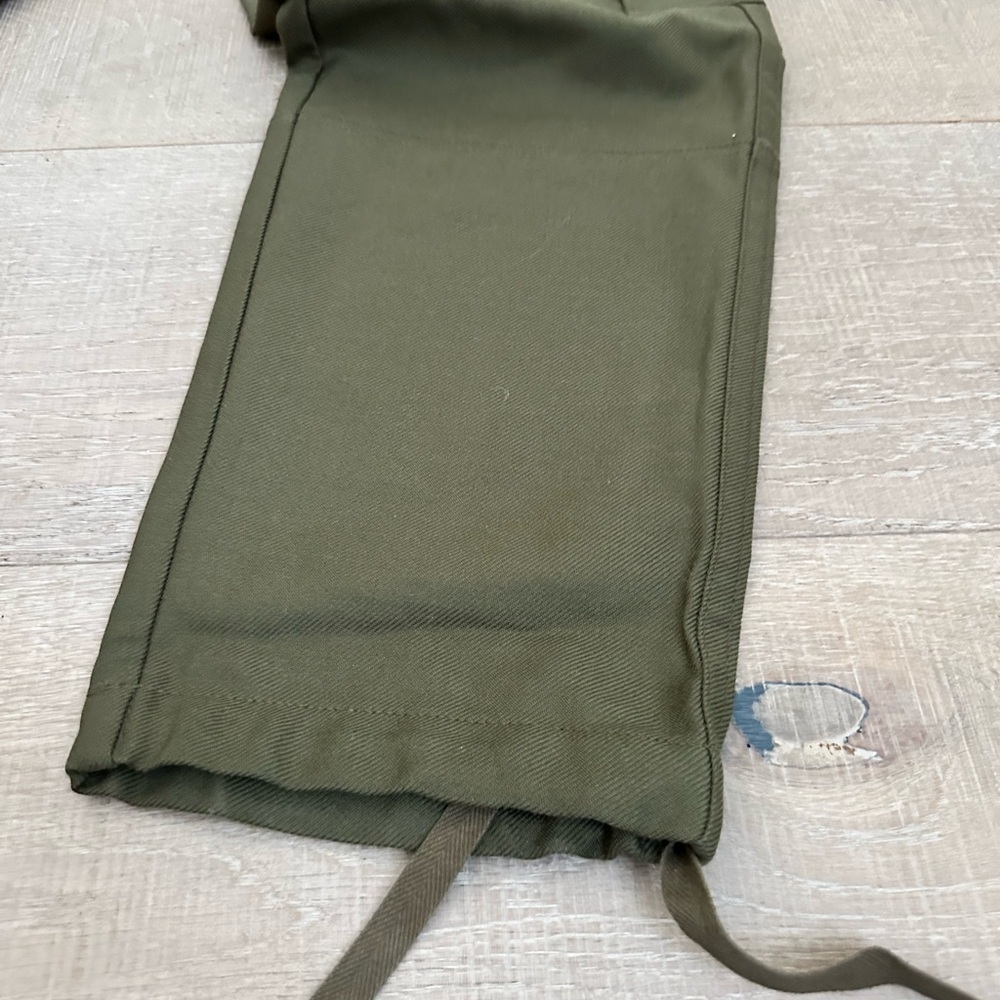 Banana Republic Green Cargo Trousers - Picture 6 of 10
